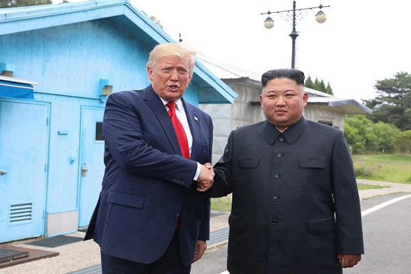Tong thong Trump noi gi giua don doan ve suc khoe cua ong Kim Jong-un?