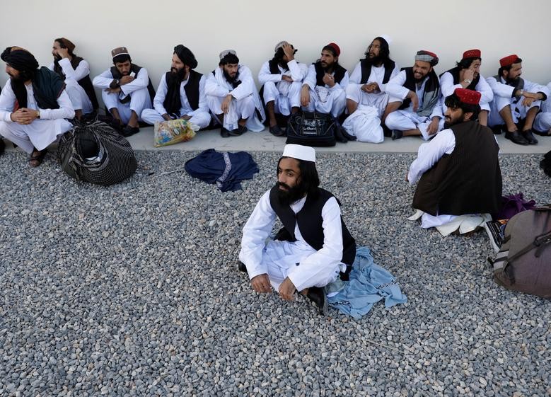 Toan canh Afghanistan phong thich 900 tu nhan Taliban