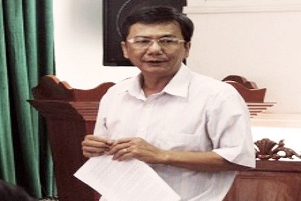 Nguyen Pho Chu tich huyen Dong Hoa bi khoi to vi toi gi?