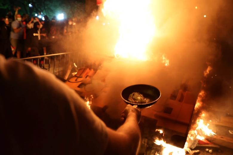 Bieu tinh o My: Hoi cay va khoi lua bao trum Nha Trang-Hinh-6