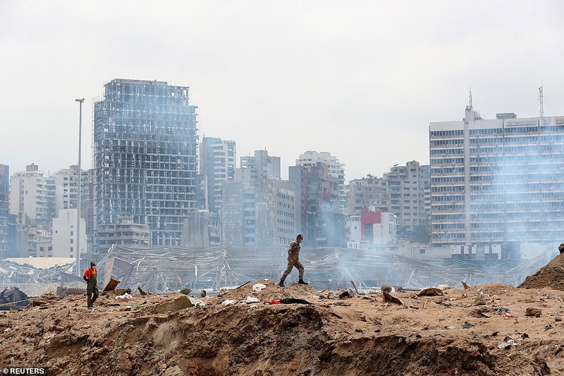 Vu no tham hoa o Li Bang: Beirut chim trong khoi lua bieu tinh-Hinh-9