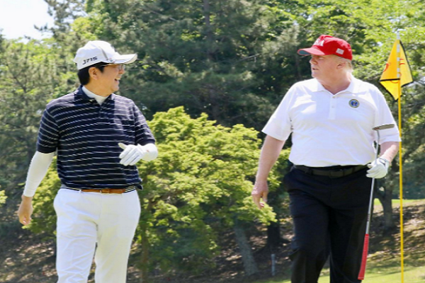 Thu tuong Abe va nhung lan “ngoai giao san golf” voi Tong thong Trump-Hinh-4