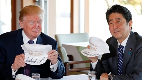 Thu tuong Abe va nhung lan “ngoai giao san golf” voi Tong thong Trump-Hinh-7