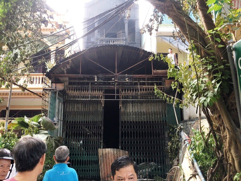 Thanh Hoa: Nha 3 tang cung o to, xe may chay rui trong dem-Hinh-2