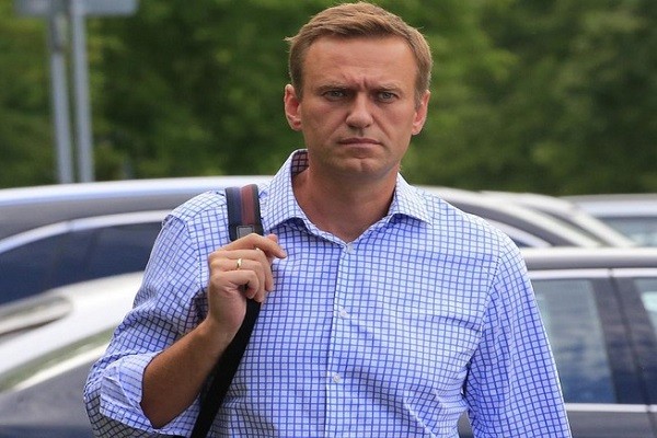 Chinh tri gia Nga Navalny bi dau doc bang chai nuoc trong khach san?