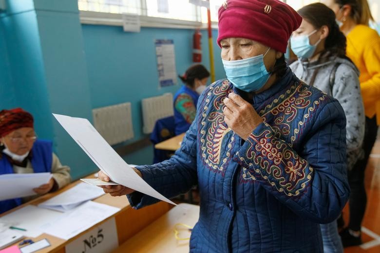 Toan canh cuoc bieu tinh khien Kyrgyzstan phai huy ket qua bau cu-Hinh-13