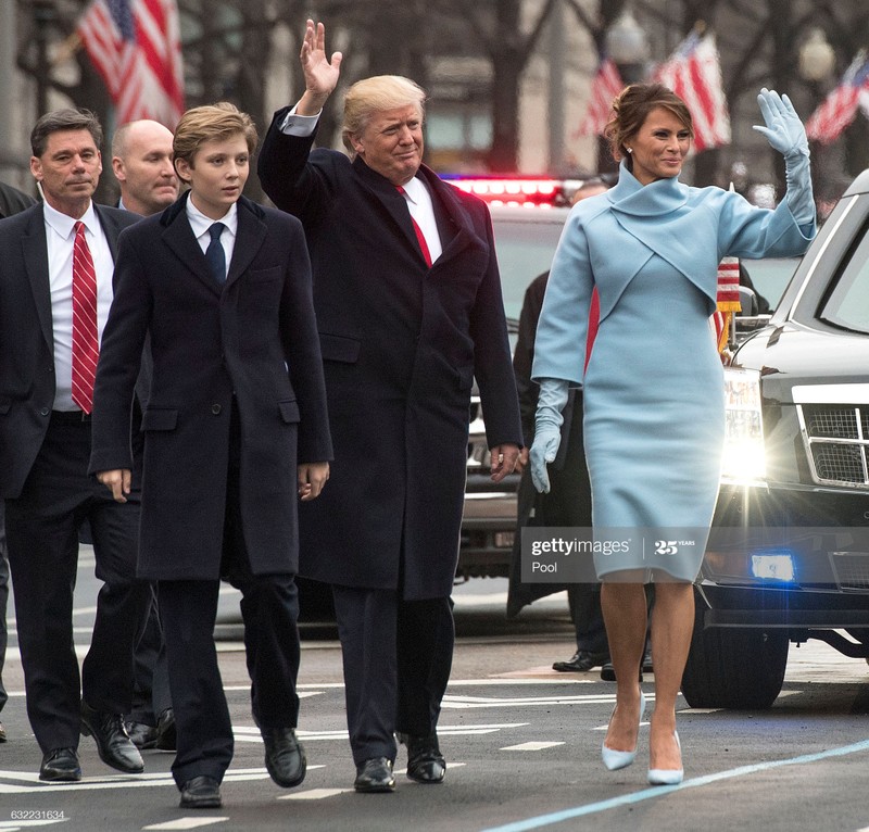 Ve dien trai cua “Hoang tu Nha Trang” Barron Trump mac COVID-19-Hinh-9