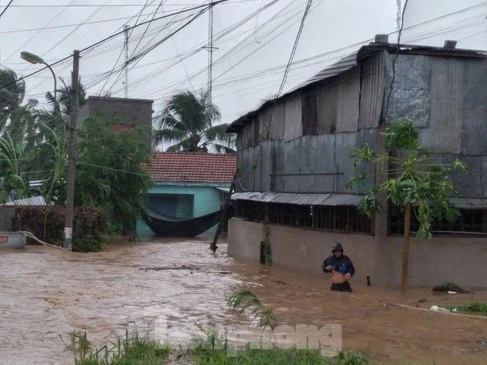 Nhieu noi o Khanh Hoa ngap lut sau bao so 12-Hinh-4