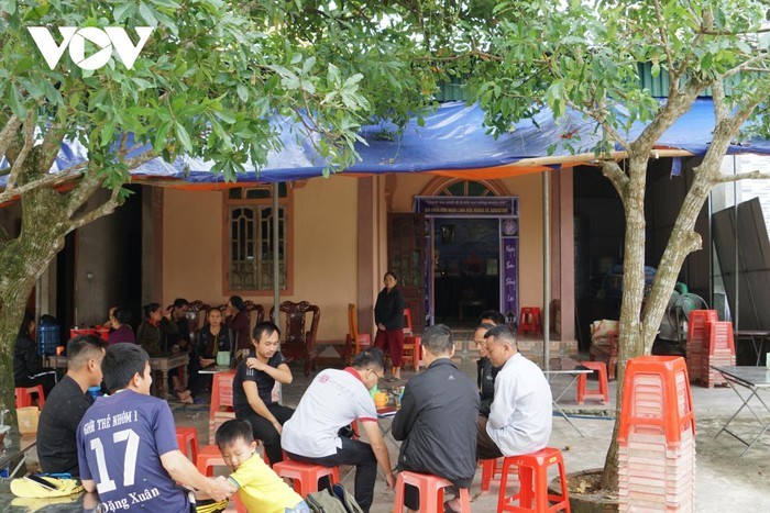 Lat xe kinh hoang o Campuchia: Xot xa, mot nha co den 3 nan nhan