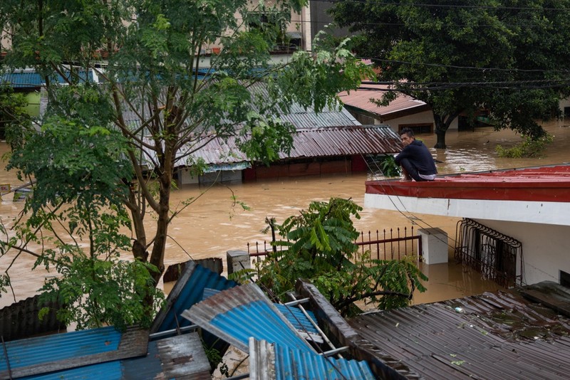 Bao Vamco nhan chim vung thu do Philippines, huong vao Bien Dong-Hinh-9