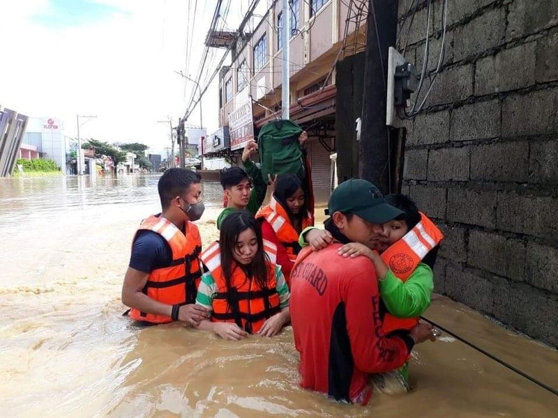 Toan canh Philippines chay dua cuu ho sau khi bi bao Vamco tan pha-Hinh-3