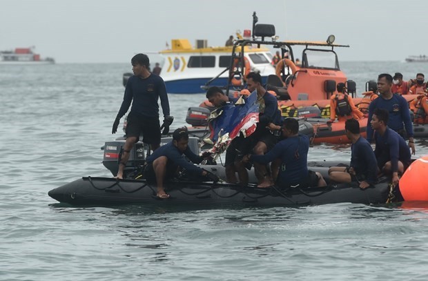 Vu may bay roi tai Indonesia: May bay di chuyen khong khop voi chi dan