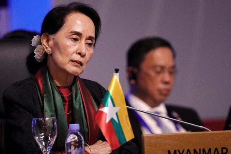 Ba Aung San Suu Kyi doi mat toi danh moi