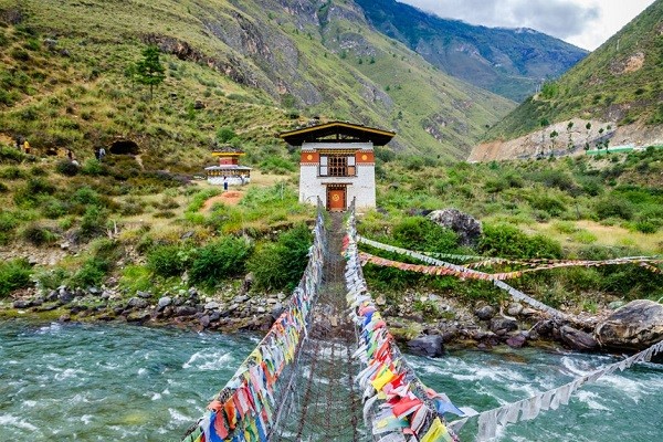 Vi sao Bhutan bat tuong quan doi va tham phan Toa Toi cao?