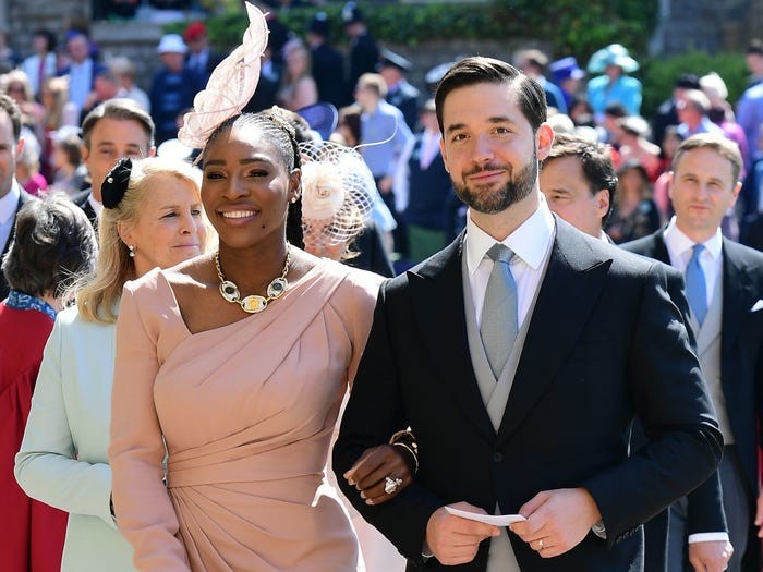 Bat mi tinh ban cua Cong nuong Anh Markle va tay vot Serena Williams-Hinh-8