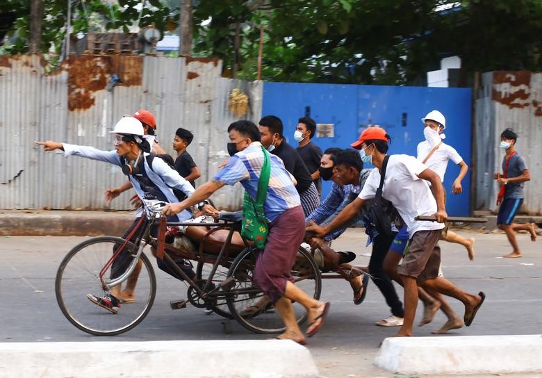 Bieu tinh o Myanmar: Vi sao ban bo thiet quan luat tai Yangon?-Hinh-12