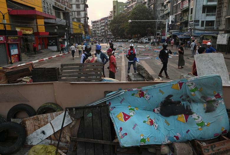 Bieu tinh o Myanmar: Vi sao ban bo thiet quan luat tai Yangon?-Hinh-4