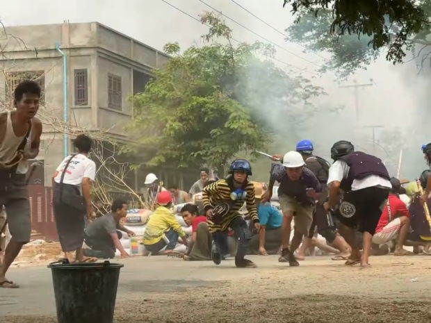 Quan doi Myanmar co dong thai bat ngo, bieu tinh se 