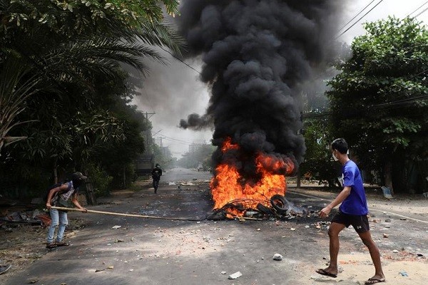 Bien co chinh tri o Myanmar: Loat dong thai trung phat cung ran cua My-Hinh-7