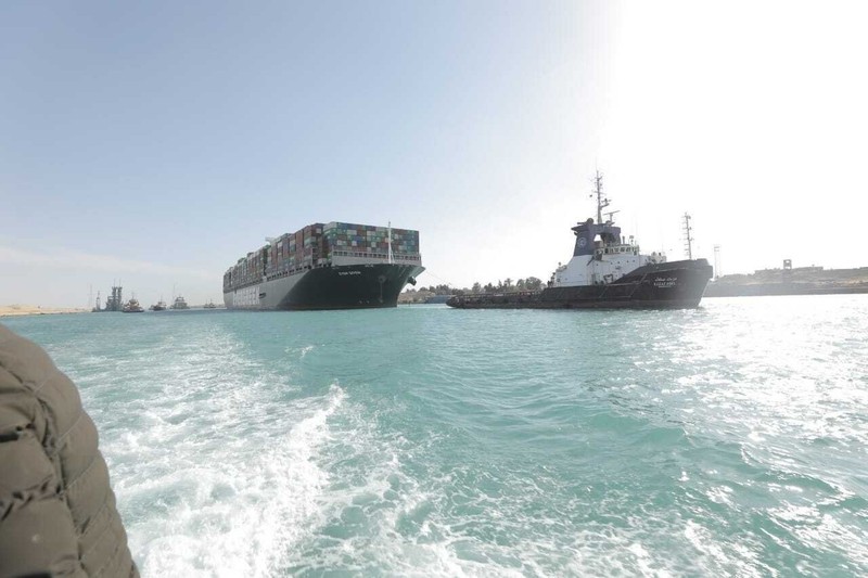 Hang tram tau di chuyen qua kenh dao Suez vua duoc khoi thong-Hinh-2