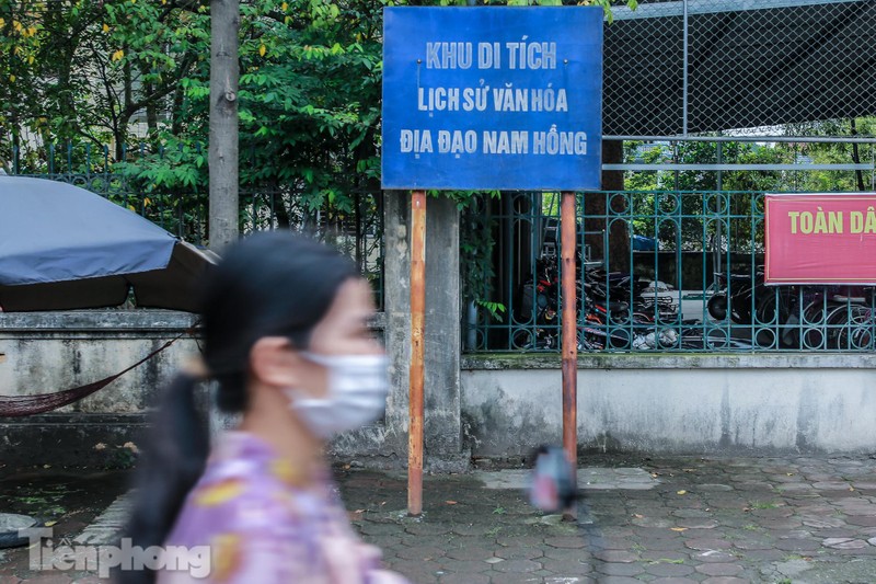 Ben trong dia dao giua long Ha Noi co gi doc dao?