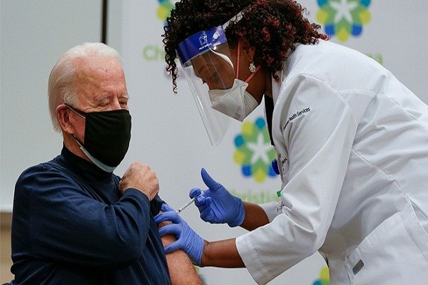 Ong Biden: Nguoi My da tiem vaccine duoc ra ngoai khong can khau trang