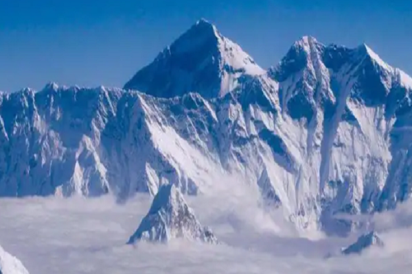 Dich COVID-19 dang de doa “noc nha the gioi” Everest the nao?-Hinh-5