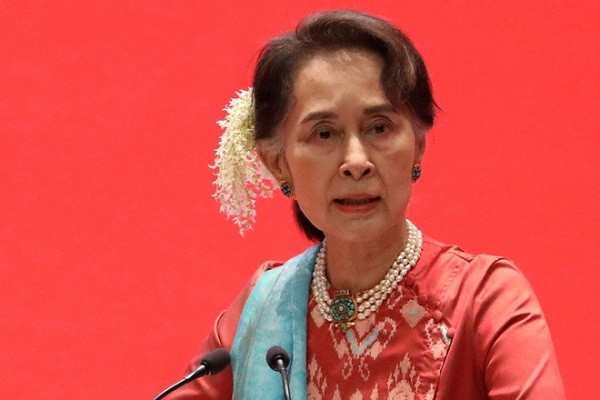 Dang cua ba Aung San Suu Kyi bi giai tan