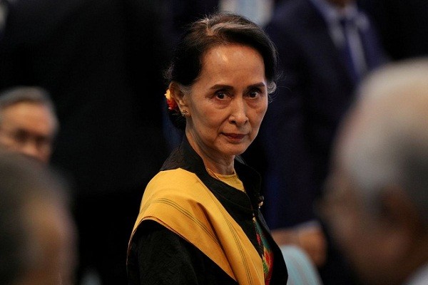 Ba San Suu Kyi lan dau xuat hien truc tiep sau vu chinh bien