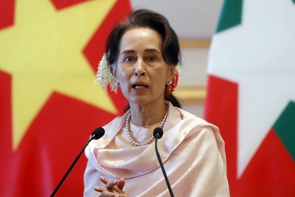 Chinh quyen quan su Myanmar chinh thuc buoc toi tham nhung doi voi ba Suu Kyi