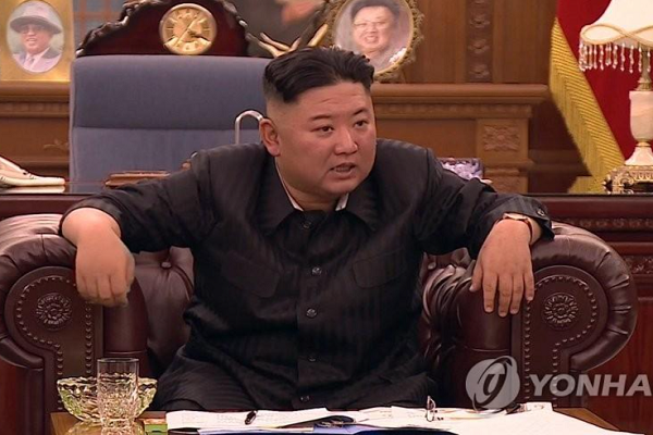 Ong Kim Jong-un gay xon xao khi bat ngo giam can