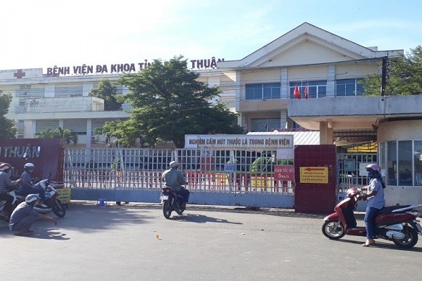 Benh vien Da khoa tinh Binh Thuan thong tin vu hang tram nguoi chui rao ra vien