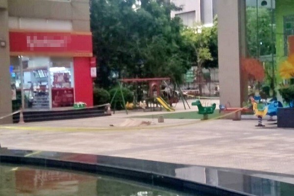 Ha Noi: Chau be 5 tuoi roi tu tang 11 chung cu Vinaconex 1 tu vong