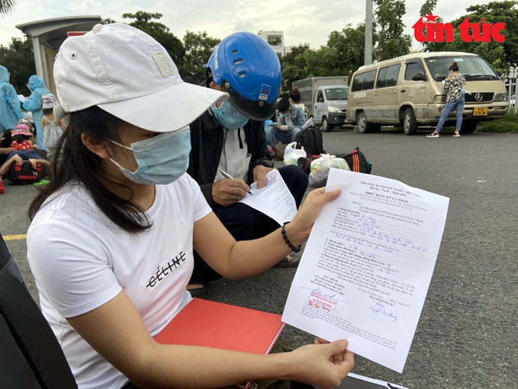 Doan tau “dac biet” dua 700 nguoi dan Ha Tinh tu TP Ho Chi Minh ve que-Hinh-4