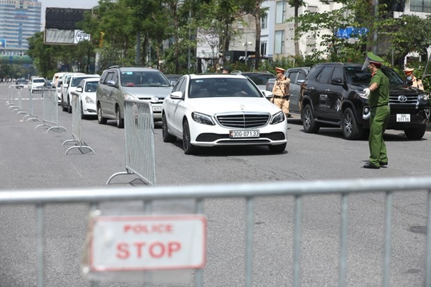 Ha Noi trien khai 39 chot kiem soat o cac tuyen duong ra, vao vung do