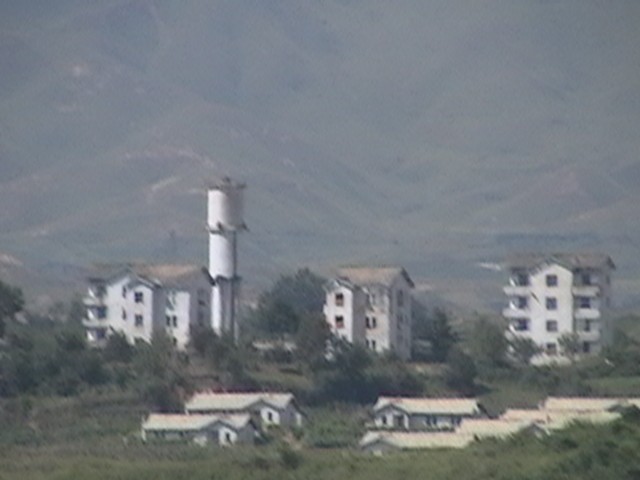 Cuoc song “hai sac mau” o “ranh gioi” DMZ tren ban dao Trieu Tien-Hinh-12