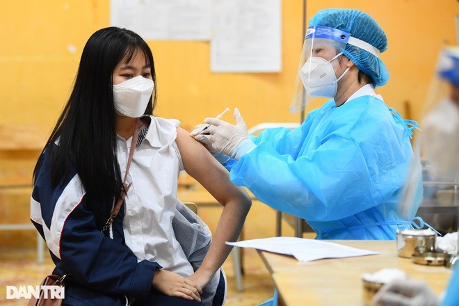 Tinh trang suc khoe cua nhung tre dau tien tai Ha Noi tiem vaccine COVID-19