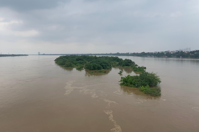 Thuy dien Hoa Binh xa lu, bai giua song Hong ngap sau-Hinh-3