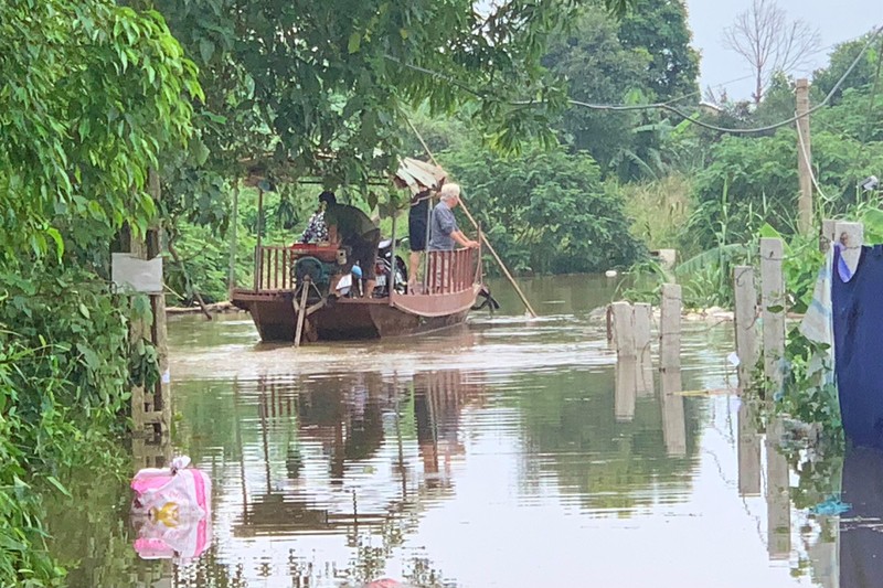 Thuy dien Hoa Binh xa lu, bai giua song Hong ngap sau-Hinh-5