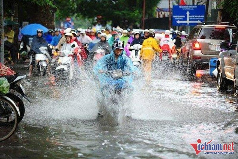 Du bao thoi tiet 24/6: Mien Bac ha nhiet, chuc cho hung tung con mua