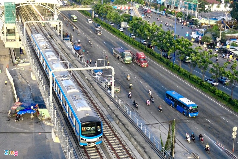 Metro so 1 lan dau chay thu 10 km tren cao