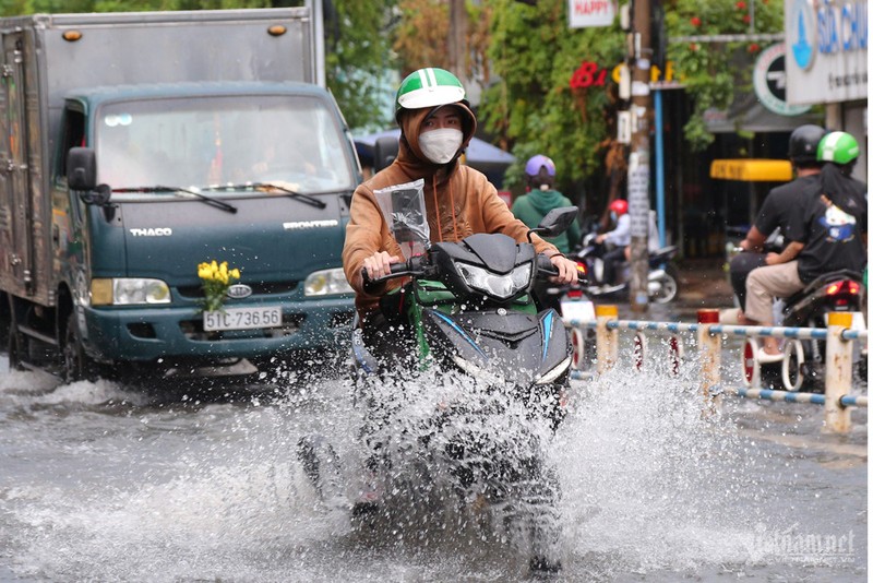 Du bao thoi tiet 27/5: Nhieu noi co mua, Nam Bo vao dot mua dai