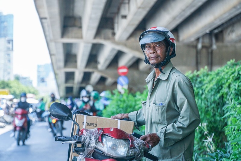 Muon kieu doi pho nang nong cua nguoi lao dong o Ha Noi-Hinh-5