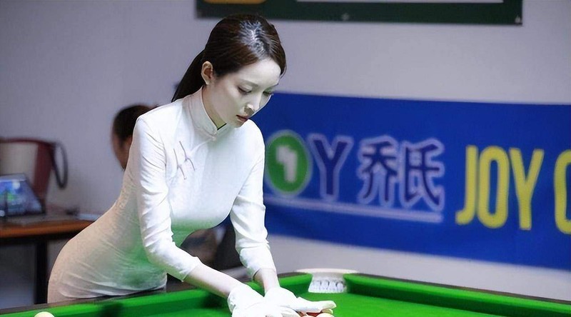 Me dam nu trong tai billiards dep nhu minh tinh man anh