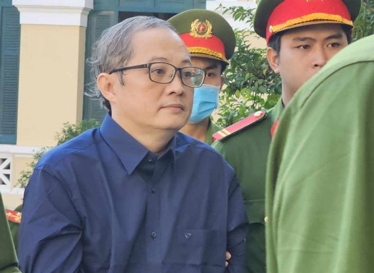 Vu cuu giam doc BV Thu Duc hau toa: Choang voi loi khai Nguyen Van Loi