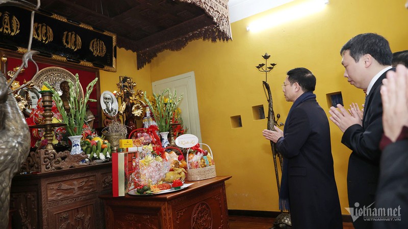 View - 	Bộ trưởng Nguyễn Mạnh Hùng kiểm tra công tác phục vụ Tết của các 