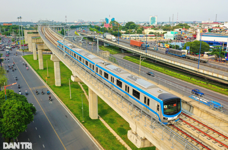 Chan dung 2 nu lai tau metro duy nhat cua Ha Noi va TPHCM-Hinh-11