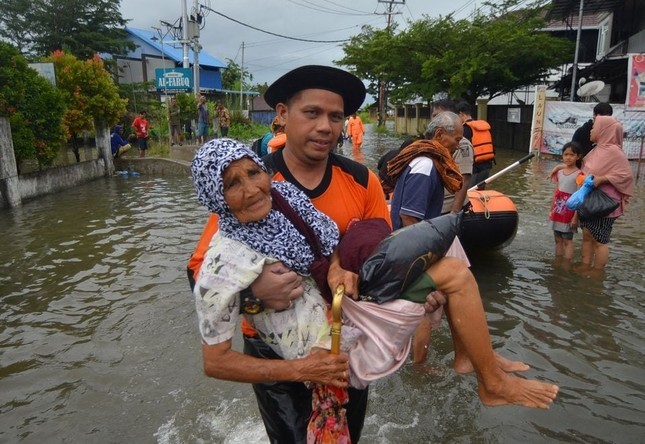 Lũ lụt ở Indonesia 26 người chết và mất tích