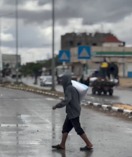 Canh nguoi dan Palestine un un so tan khoi thanh pho Rafah-Hinh-3