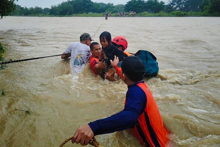 Bao Bebinca sap do bo, Trung Quoc kich hoat ung pho khan cap